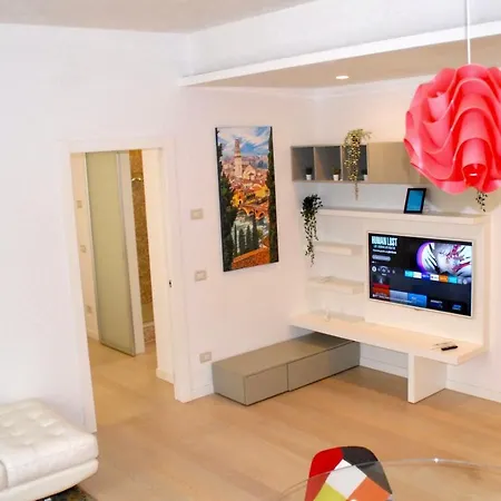 Apartment Romeo's House Nel Centro Storico Di - Free Parking Verona