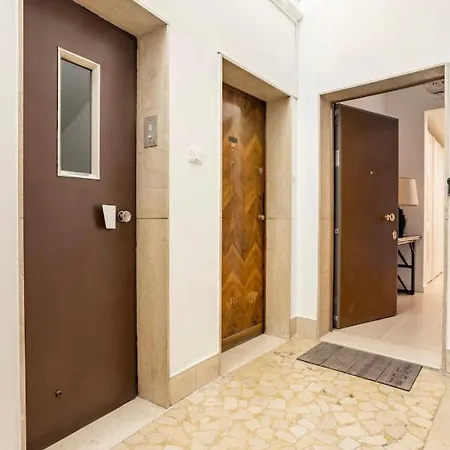 Apartment Romeo's House Nel Centro Storico Di - Free Parking *